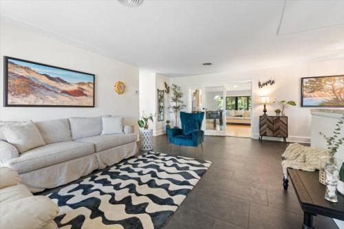 Sarasota House | Ben's Bungalow - 8min to Siesta Key - Gigabit Wifi