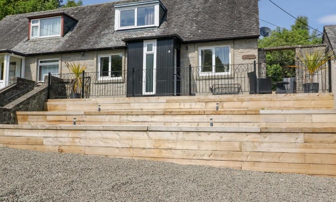 Tarbet House | Ben View
