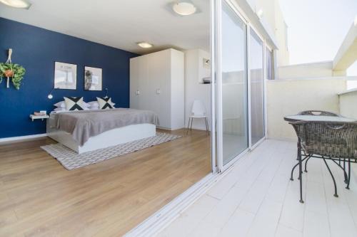 Old North Apartment | Ben Yehuda Rooftop Apartments