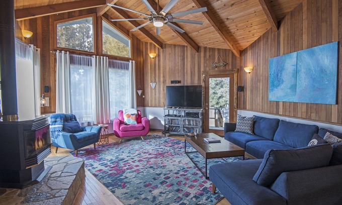 Southwest Bend House | Bend Basecamp-Meredith Lodging - Quality Updates, Hot Tub, Large Fenced Yard!