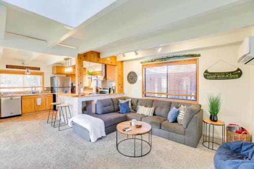 Deschutes River Woods House | Bend Home with Fire Pit, 4 Mi to High Desert Museum!