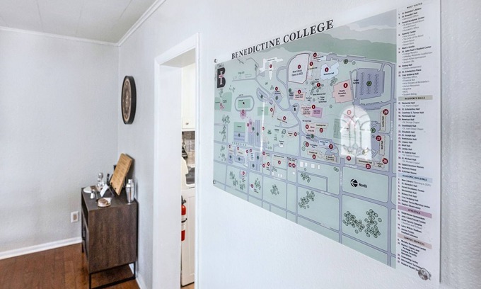 Atchison House | Benedictine Theme 2br 1ba