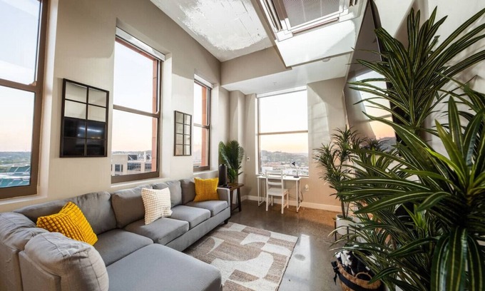 Central Business District Apartment | Bengals, King Bed, Free Parking