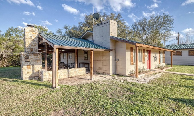 Concan Cabin | Bent River Cabin #1 @ Frio River Escape