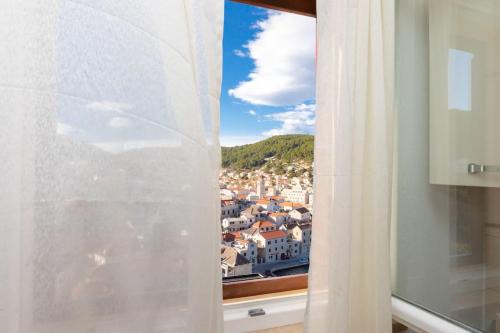 Pucisca Apartment | BENTO apartment - best VIEW on town and sea