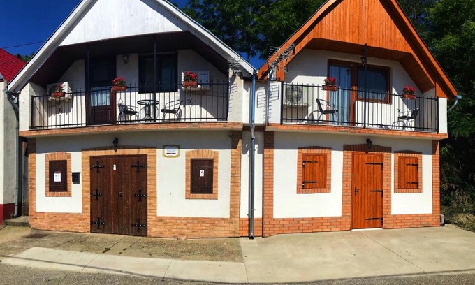 Csaszartoltes House | Berger Pince és vendégház