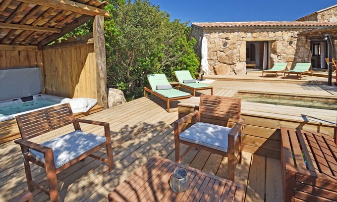 Pinarellu House | BERGERIE STONE HOUSE - HEATED PRIVATE SWIMMING POOL IN Piattata