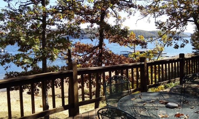 Lost Bridge Village House | BERGS NEST-Lakefront Home-Incredible Shoreline Close to House!