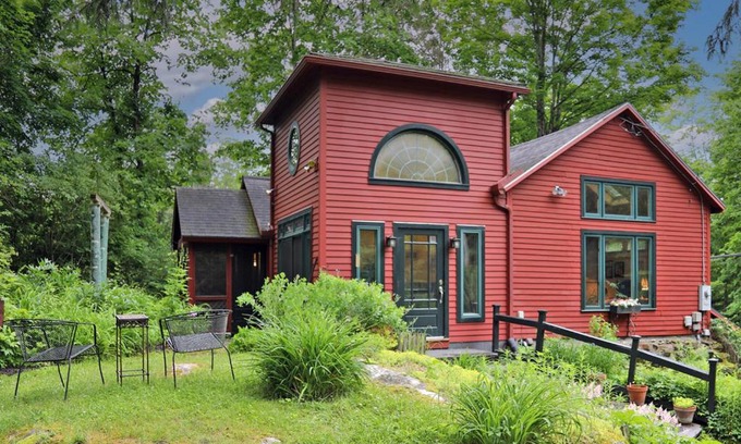 Lenox House | Berkshire Retreat- A stone's throw to downtown Lenox