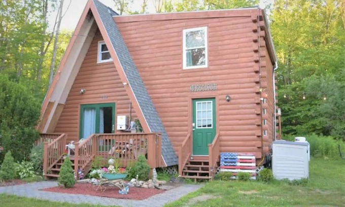 Sherwood Forest Cabin | Berkshires Cabin Steps to Lake