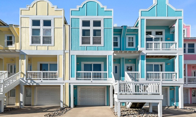Bermuda Bay House | Bermuda Bay 109: Shared Pool, Pet friendly
