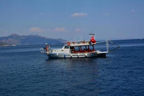 Icmeler Boat Rental | Berrak1 icmeler private yacht