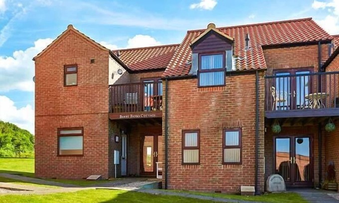 Ruswarp Cottage | BERRY BANKS COTTAGE, family friendly, with a garden in Whitby