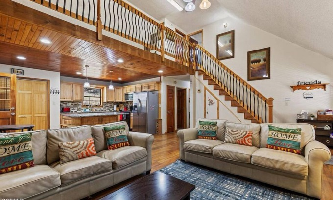 Sevierville Cabin | Berry Beary Cabin. Create existing memories!