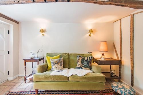Robertsbridge House | Bertie's Cottage by Keepers Cottages