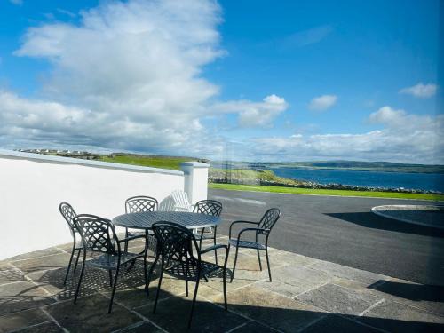 Liscannor House | Beside the sea & minutes from Cliffs-Clahane Shore Lodge