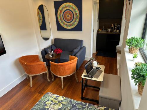 Hendon House | Bespoke Gallery guesthouse