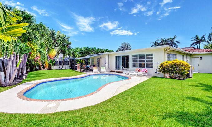 South Lake House | Best Area Spacious 4BR Heated Pool Mins To Beach
