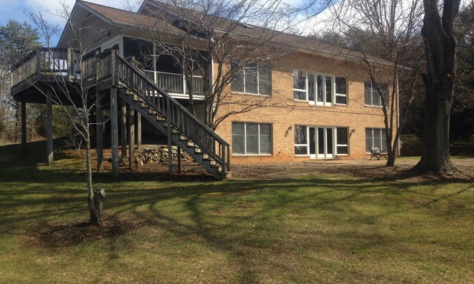 Livingston House | Best Cove Location on Lake