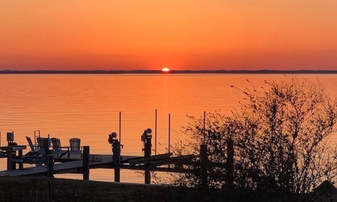 Stevensville House | BEST Exposure on the Bay for SUNSETS with Pool, Dock & Spa
