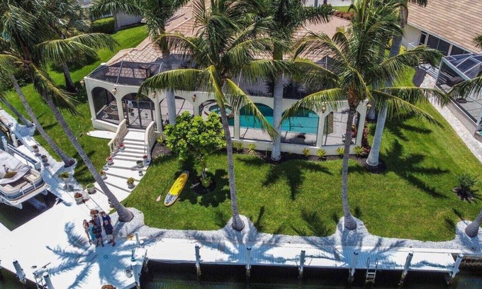 Marco Island House | BEST FAMILY RENTAL ON MARCO! Summer Specials available! Book Now & Save 10% !