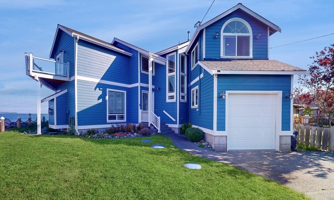 Freeland House | Best Fishing Beach in PNW | Bush Point Bliss | No-Bank, Walkout Waterfront