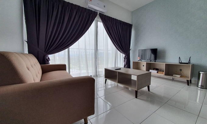 Nilai House | Best Hotel Relax Concept,FREE WIFI,Near Malaysia International airport (BLF2201)