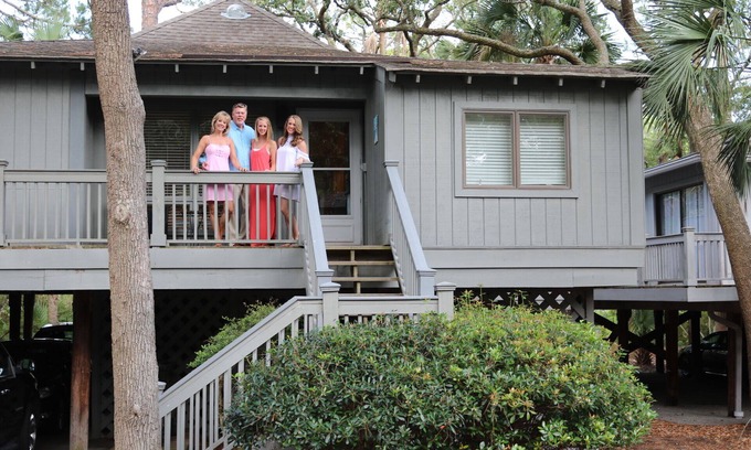 West Beach Cottage | BEST LAGOON LOCATION! WALK TO BEACH! FREE POOL!