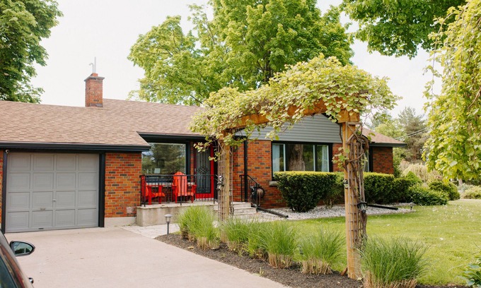 Niagara-on-the-Lake House | Best Location in NOTL, Steps away from everything! Vineyard Views!