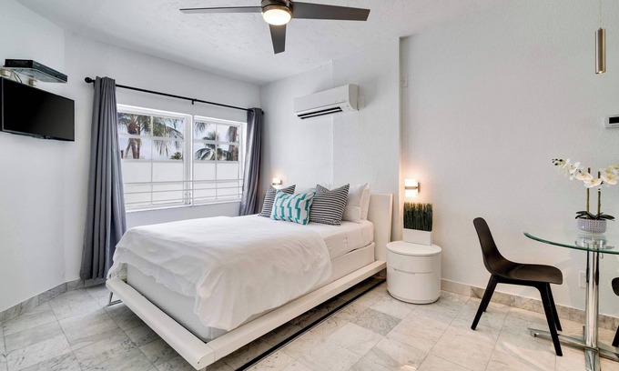 Flamingo/Lummus Condo | Best location by the Beach ! Free WiFi - TV - All amenities