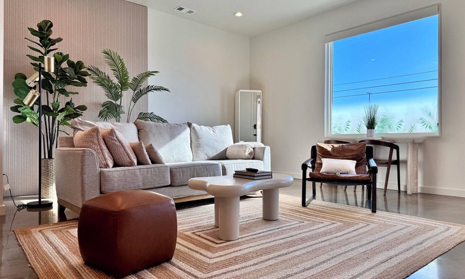 Downtown House | Best Location @ Downtown Bentonville, 2BDS, 1BA