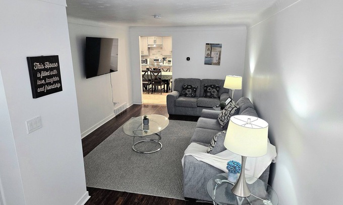 Niagara Falls House | Best Location In Niagara - 5 Min Walk To The Falls