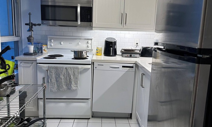Church and Wellesley Condo | Best Location in Downtown- Walking to Eaton Centre, 10 Mins to Union Station