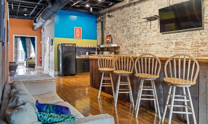 Downtown Nashville Apartment | Best location in Nashville! In the Heart of Broadway!
