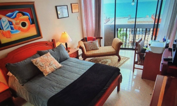 Salinas Apartment | Best location in Salinas, beachfront location near to bars and restaurants.
