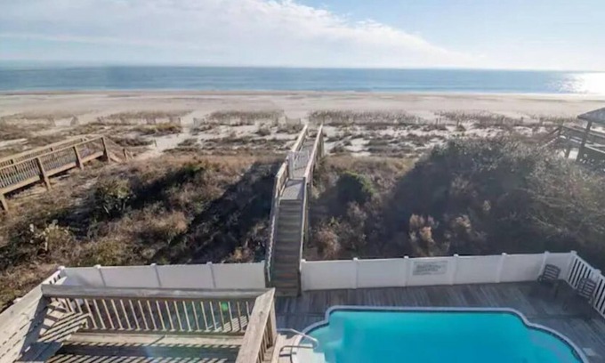 Holden Beach Cottage | Best location on Holden Beach! OCEAN FRONT with a pool and PET FRIENDLY