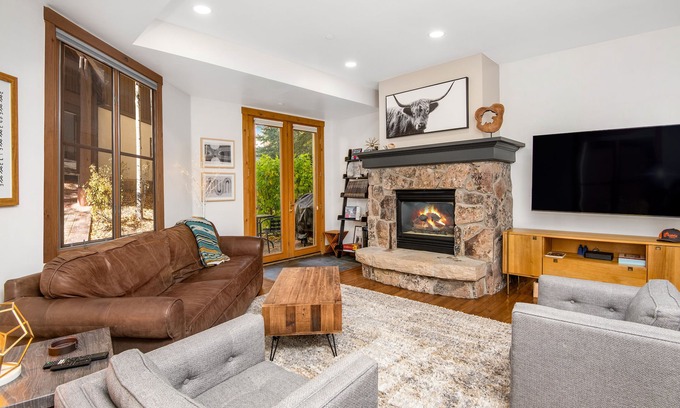 Beaver Creek Condo | Best location! Ski In/Out, Ski Valet, Steps to Ski School, Restaurants, Hot Tub