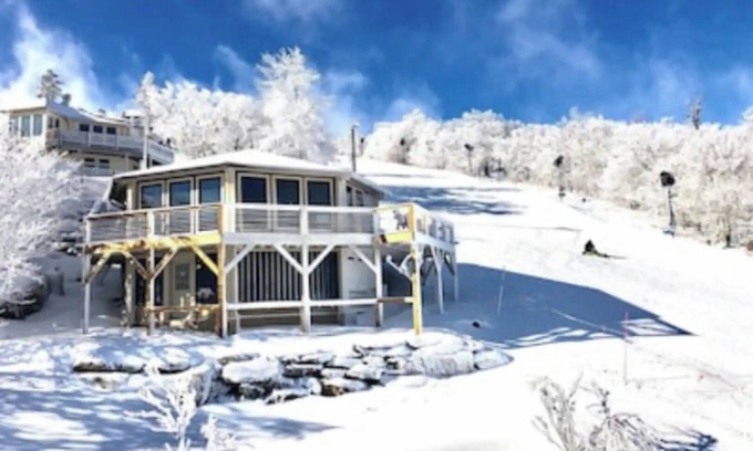 Banner Elk Ski Chalet | Best Location! SLOPESIDE! Mountain View’s! Walk to restaurants!