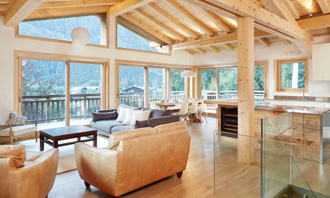Chamonix-Mont-Blanc Ski Chalet | Best Panoramic View in Chamonix - Scenic Sauna/Outdoor Jacuzzi - Must See!