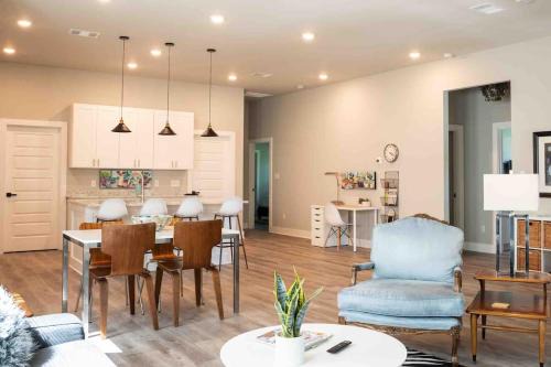 Kyle House | Best Rated! Families-Weddings-ATX-Hill Country