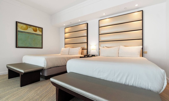 Mid Beach Condo | Best Rates! Fontainebleau Sorrento 2 Queen Beds w/Sofabed. Free Spa Passes/Valet