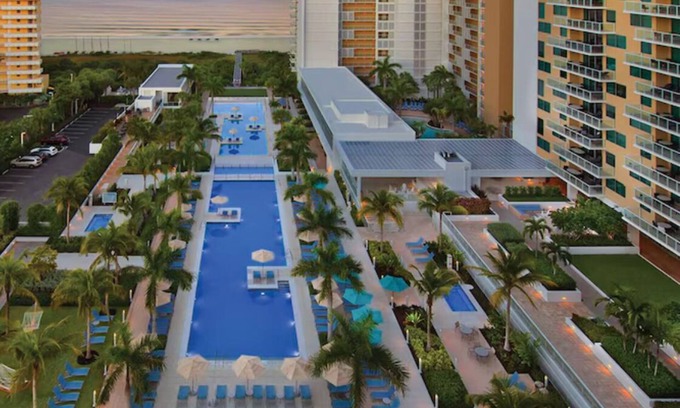 Marco Island Resort | Best resort on Marco Island with full kitchen and 3 separate bedrooms