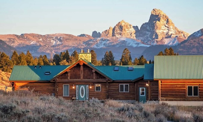 Tetonia House | BEST Teton Views: The Ultimate Log Cabin Retreat