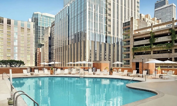 Streeterville Hotel | Best Value, Quality Stay! Outdoor Pool, Parking Onsite, Near Ohio Street Beach