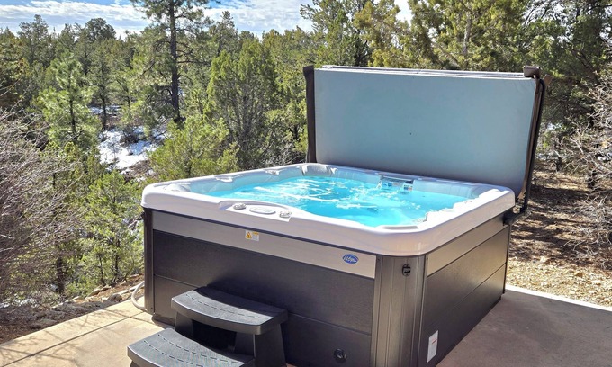 Zion National Park East Entrance Cabin | Best Views, Hot Tub, Game Room! 10 minutes to Zion