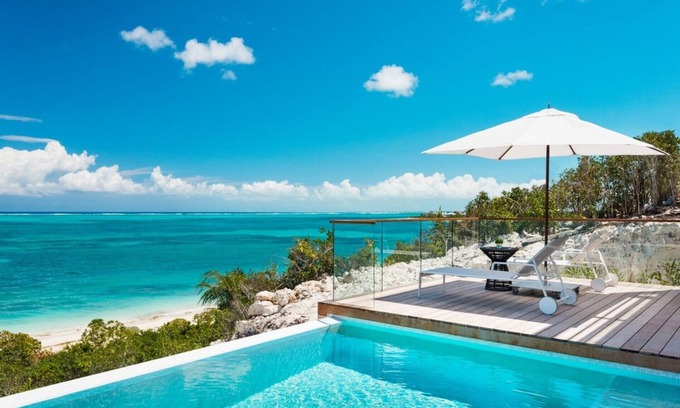 Providenciales Villa | *BEST VILLA IN TURKS* Luxury Beach Front Villa with Pool & Incredible Views