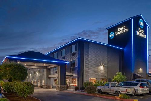 Wood Village Hotel | Best Western Cascade Inn & Suites
