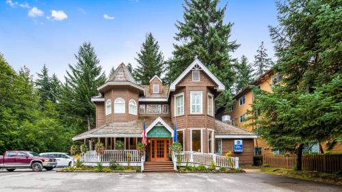 Mendenhall Valley Hotel | Best Western Grandma's Feather Bed