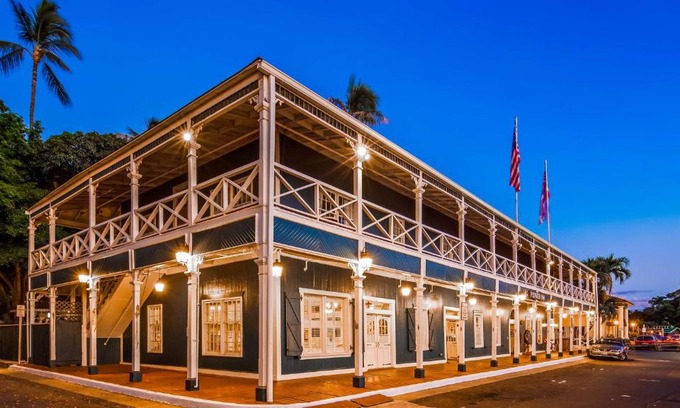Historic Lahaina Front Street Hotel | Best Western Pioneer Inn
