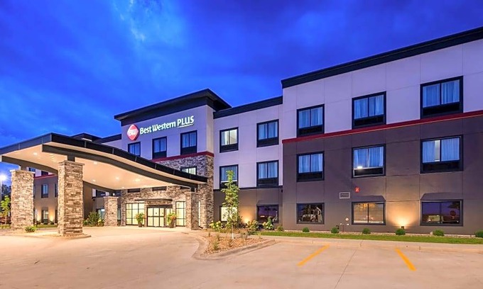 La Crescent Hotel | Best Western Plus at La Crescent Event Center